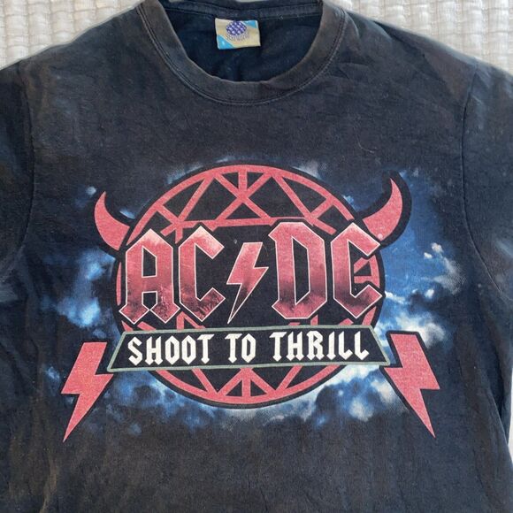 AC/DC Mens 2010 Black Shoot To Thrill Black Ice World Tour Shirt Vintage Small - Picture 2 of 5